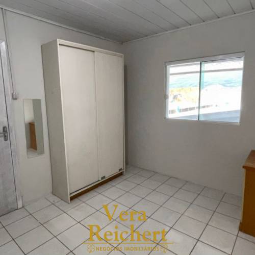 KITNET 01 - RUA 428 N. 1213