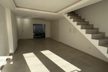 SOBRADO COM 3 QUARTOS RUA 426