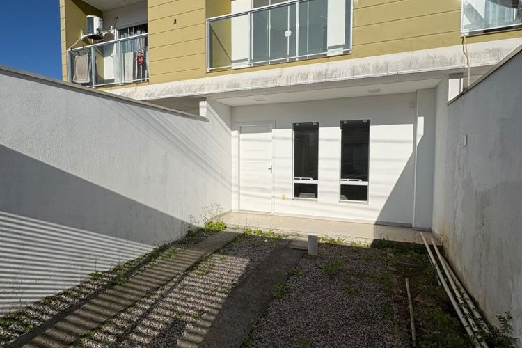 SOBRADO COM 3 QUARTOS RUA 426