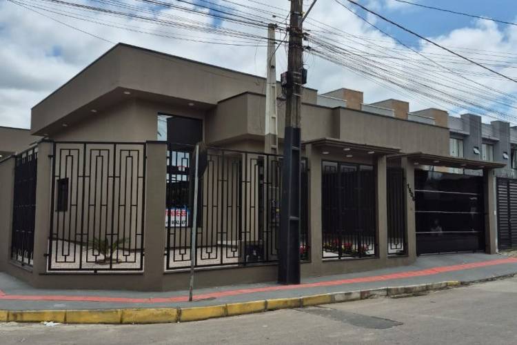 CASA ALTO PADR�O A VENDA NO MORRETES - ITAPEMA