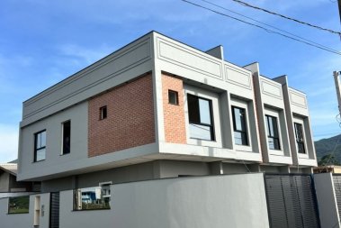 SOBRADO TRIPLEX EM ITAPEMA
