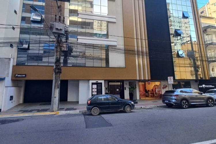 APTO 3 SUTES 3 VAGAS GARAGEM NA MEIA PRAIA