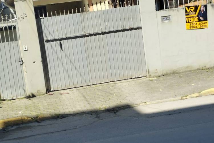 TERRENO AMPLO  NA MEIA PRAIA DE ITAPEMA 