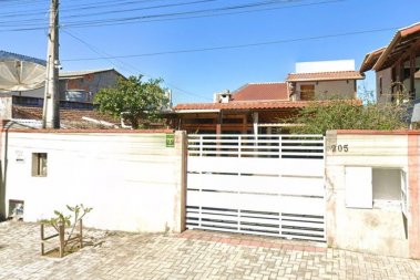 CASA NO BAIRRO  ALTO S�O BENTO ITAPEMA SC