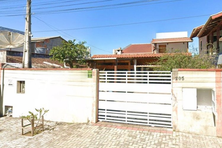 CASA NO BAIRRO  ALTO S�O BENTO ITAPEMA SC