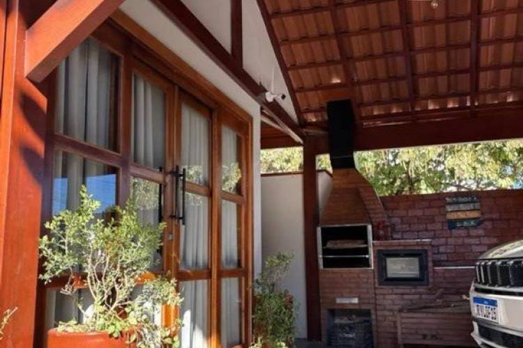 CASA 3 DORM SENDO 1 SU�TE, 2 VAGAS, PEREQUE