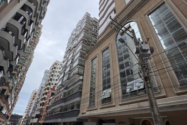 APTO 3 SUÍTES 2 VAGAS MOBILIADO PROX AO RUSSI